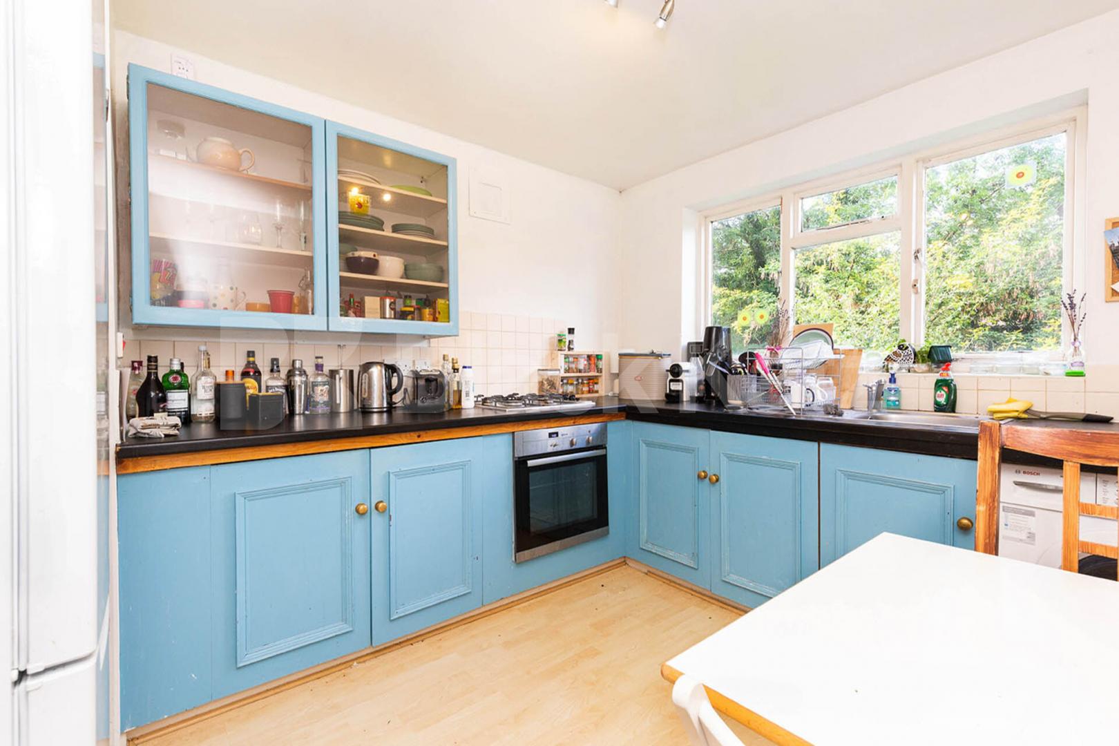 A spacious 2 double bedroom property with communal gardens Hartham Road, Hillmarton Conservation Area 